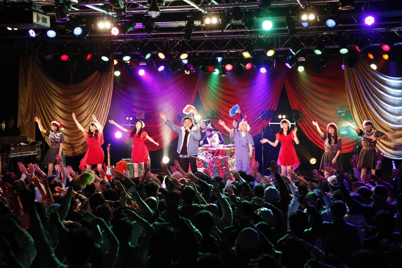 “サ上と中江”復活も！ベッド・イン、東京女子流、Negicco迎えたサ上とロ吉Xmasライブ