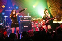 ベッド・イン（撮影：中島たくみ）