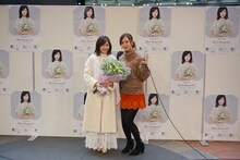 渡辺麻友 ミニソロライブツアー 福岡・キャナルシティ博多でのショット。