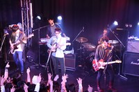 モノブライトTOUR2017「monobright × MONOBRIGHT × モノブライト 2007-2017」最終公演の様子。