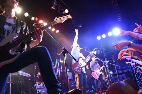 モノブライトTOUR2017「monobright × MONOBRIGHT × モノブライト 2007-2017」最終公演の様子。