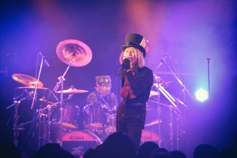 THE WILLARD「Day To Raise A Champagne Toast -Congrats! 35th Romancers Voyage & Christmas-」の様子。（撮影：野田雅之）