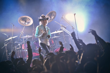 THE WILLARD「Day To Raise A Champagne Toast -Congrats! 35th Romancers Voyage & Christmas-」の様子。（撮影：野田雅之）