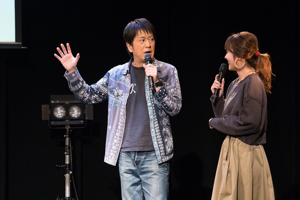 左から吉田敬（ブラックマヨネーズ）、門脇佳奈子。（撮影：瀧澤光春）