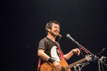 竹原ピストル「全国弾き語りツアー『PEACE OUT』」最終公演の様子。