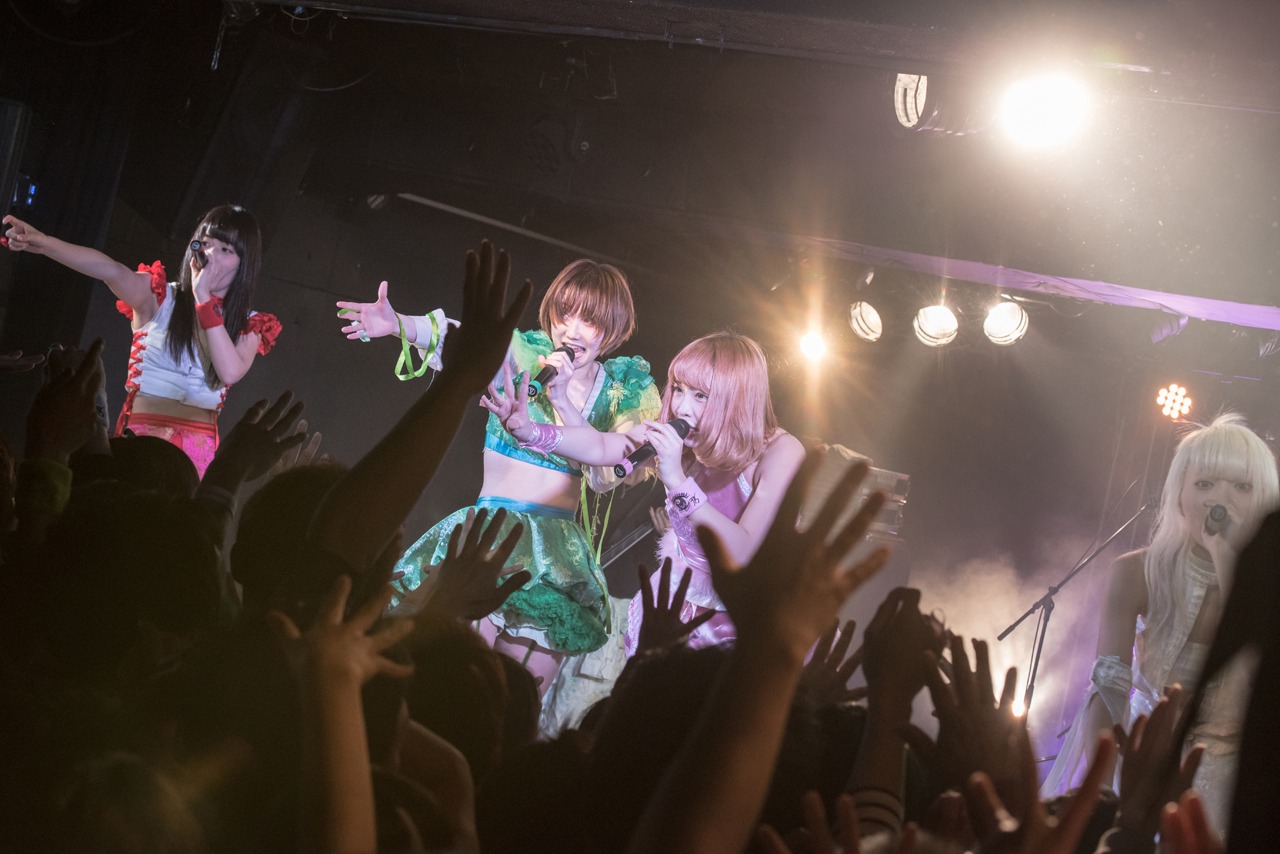 ぜんぶ君のせいだ。「みんなごとTOUR 2017～2018」大阪・SUNHALL公演の様子。（撮影：関上貴也）