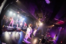 ぜんぶ君のせいだ。「みんなごとTOUR 2017～2018」大阪・SUNHALL公演の様子。（撮影：関上貴也）