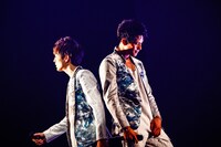 黒川ティムと森崎ウィン。（撮影：笹森健一）