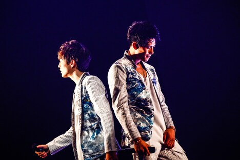 黒川ティムと森崎ウィン。（撮影：笹森健一）