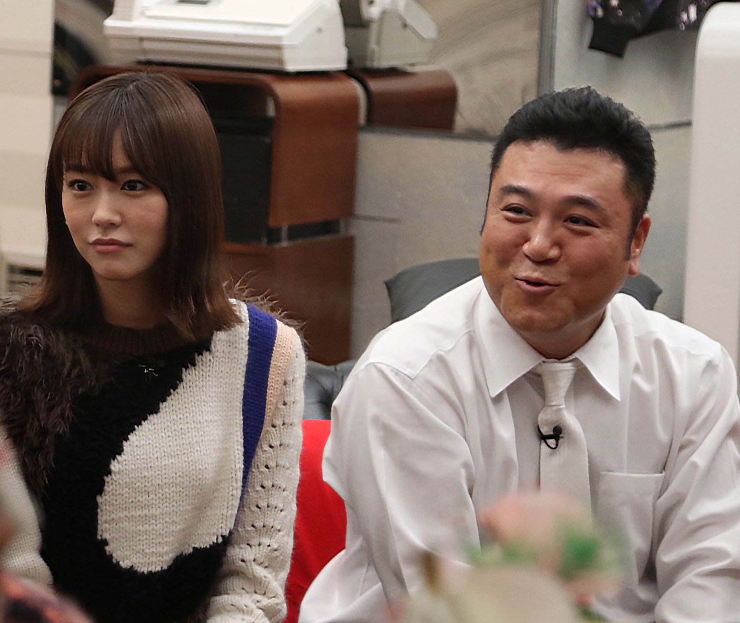 左から桐谷美玲、山崎弘也（アンタッチャブル）。(c)フジテレビ