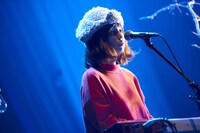 内田万里（Vo, Key）(撮影：中島未来)