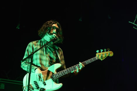 安西卓丸(B, Vo)(撮影:中島未来)