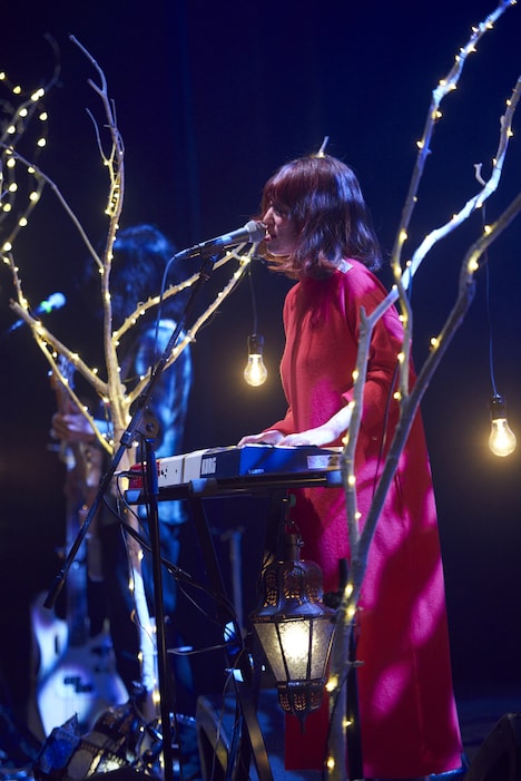 内田万里(Vo, Key)(撮影:中島未来)