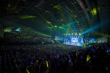 超特急のクリスマスライブの様子。（撮影：米山三郎、深野輝美）