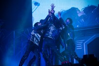 「The End For Beginning」のワンシーン。（撮影：米山三郎、深野輝美）