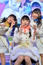 左から藤本ばんび、小泉遥香、辻野かなみ。