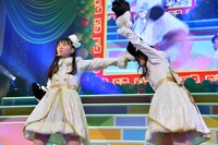 左から坂井仁香、辻野かなみ。