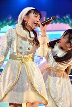 左から小泉遥香、吉川ひより。