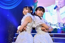 左から辻野かなみ、吉川ひより。