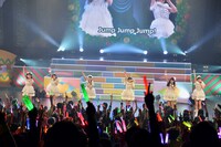 ときめき▽宣伝部「ときめき▽宣伝部のどきどき▽クリスマスパーティーvol.3」東京・日本青年館ホール公演の様子。