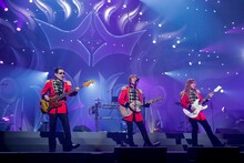 「THE ALFEE Best Hit Alfee Final 2017 冬フェスタ」東京・日本武道館公演のアンコールに登場したThe KanLeKeeZ。（photo by HAJIME KAMIIISAKA）