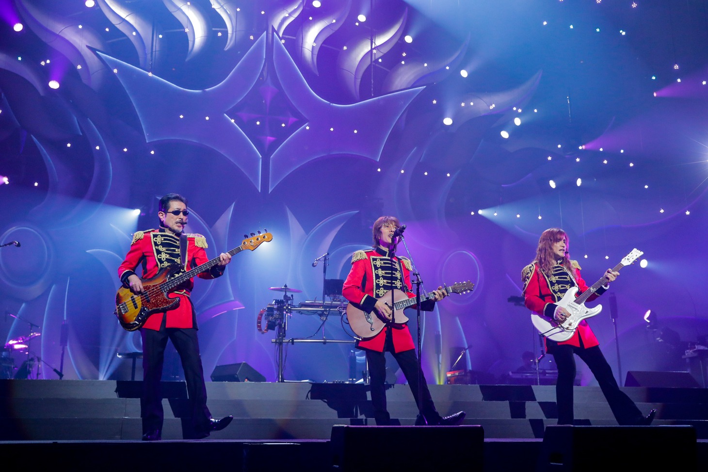 「THE ALFEE Best Hit Alfee Final 2017 冬フェスタ」東京・日本武道館公演のアンコールに登場したThe KanLeKeeZ。（photo by HAJIME KAMIIISAKA）