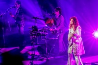 「THE ALFEE Best Hit Alfee Final 2017 冬フェスタ」東京・日本武道館公演の様子。（photo by HAJIME KAMIIISAKA）