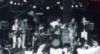 1990年代に撮影されたHOT TOASTERSのライブ写真。