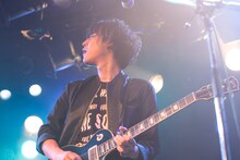 吉田健二（G / ウソツキ）（撮影：山野浩司）