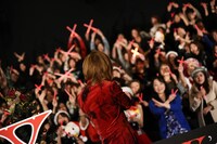 YOSHIKI（X JAPAN）とファン。