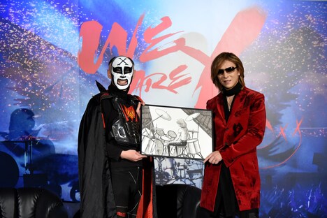 左から鉄拳、YOSHIKI。
