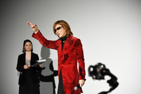 去り際のYOSHIKI。