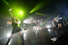 東京パフォーマンスドール「ダンスサミットネイキッド2017 Winter ～チームTPD今年の最後はみんなでパーティー～」東京・CBGKシブゲキ!!公演の様子。（写真提供：EPICレコードジャパン）