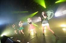 東京パフォーマンスドール「ダンスサミットネイキッド2017 Winter ～チームTPD今年の最後はみんなでパーティー～」東京・CBGKシブゲキ!!公演の様子。（写真提供：EPICレコードジャパン）