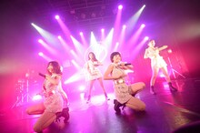 東京パフォーマンスドール「ダンスサミットネイキッド2017 Winter ～チームTPD今年の最後はみんなでパーティー～」東京・CBGKシブゲキ!!公演の様子。（写真提供：EPICレコードジャパン）