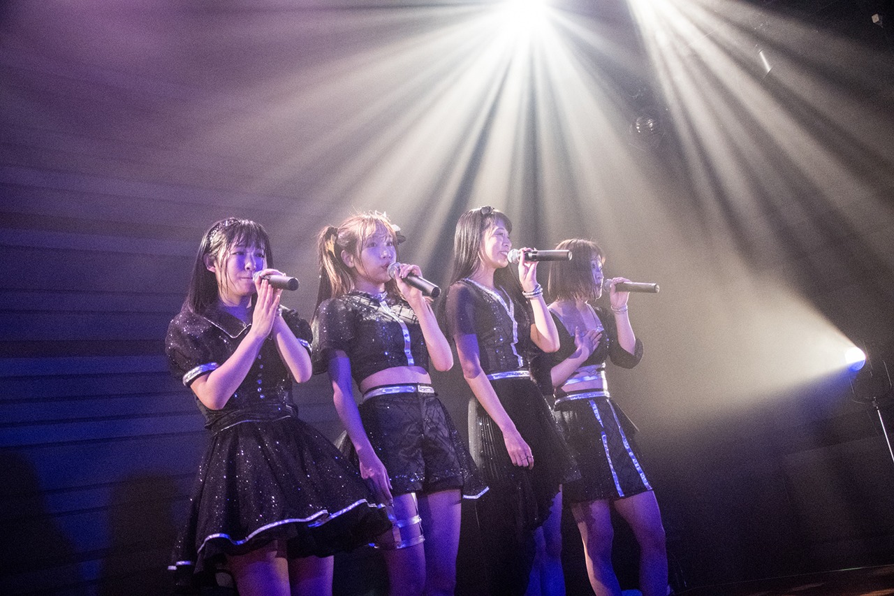 DEAR KISS「DEAREST DREAM 2ndツアー」東京・ヤマハ銀座スタジオ公演の様子。