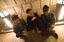 FOOL THE PUBLIC。右端がヨシト（Dr, Cho）。