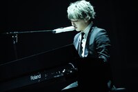 Hiro（Vo）（Photo by MASANORI  FUJIKAWA）