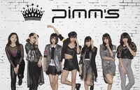 Pimm's。中央が郡司英里沙、右端が川崎優菜。