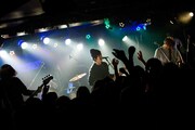 ART-SCHOOL、柔らかな雰囲気に満ちた“WHITE”テーマのワンマンライブ