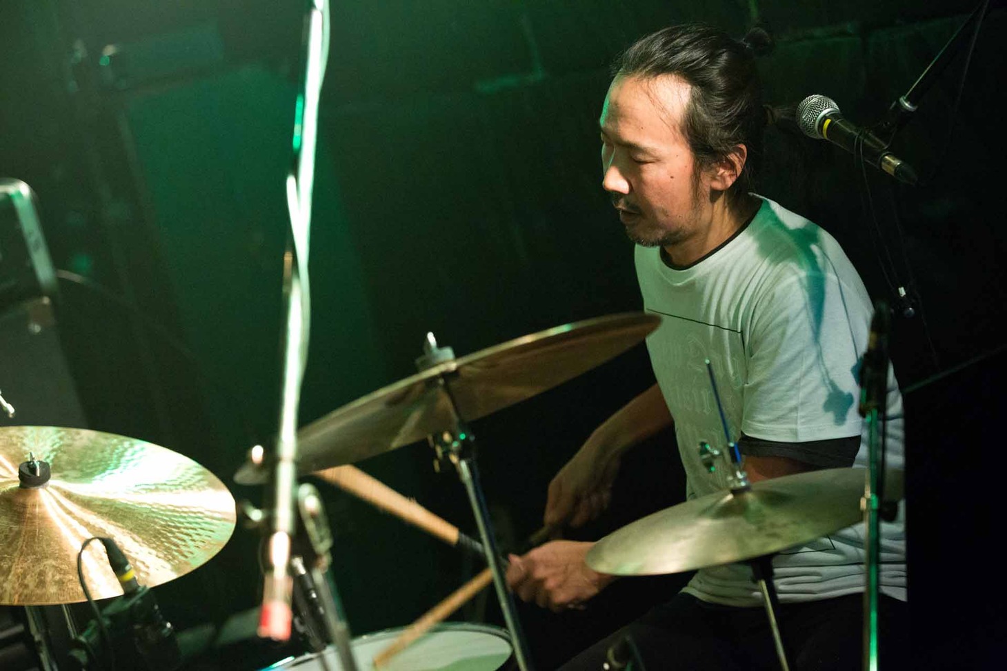 藤田勇（Dr）（撮影：井野友樹）