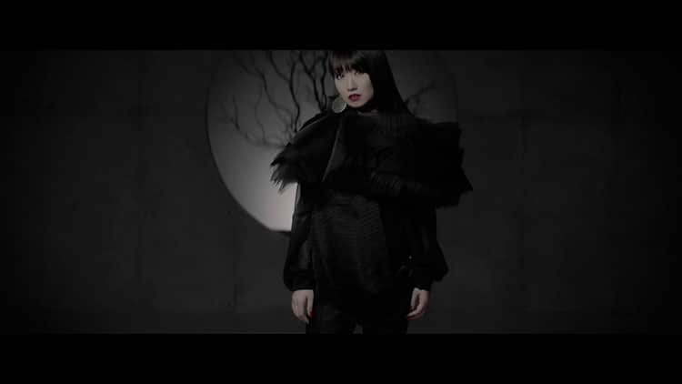 水樹奈々 モノクロの世界で悲哀を歌う 粋恋 Mv 動画あり 音楽ナタリー