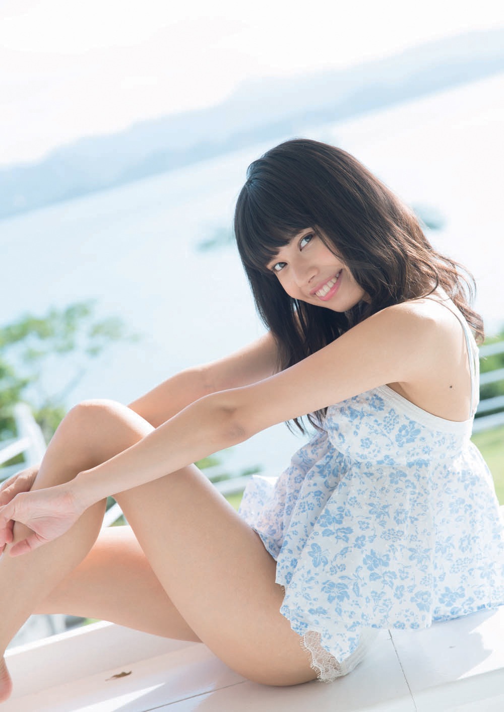 鹿目凛 1st写真集「ぺろりん」より。（撮影:佐藤佑一）