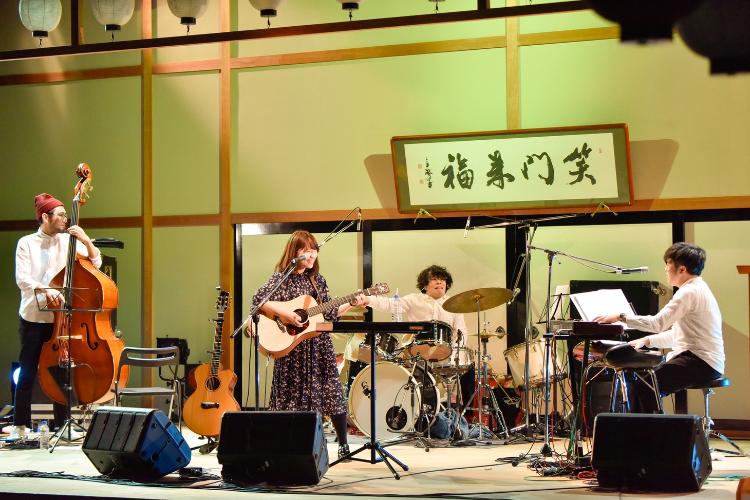 「関取花ワンマンライブ ～年末だョ！全員集合～」の様子。（撮影：高田梓）