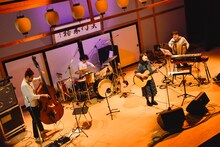 「関取花ワンマンライブ ～年末だョ！全員集合～」の様子。（撮影：高田梓）