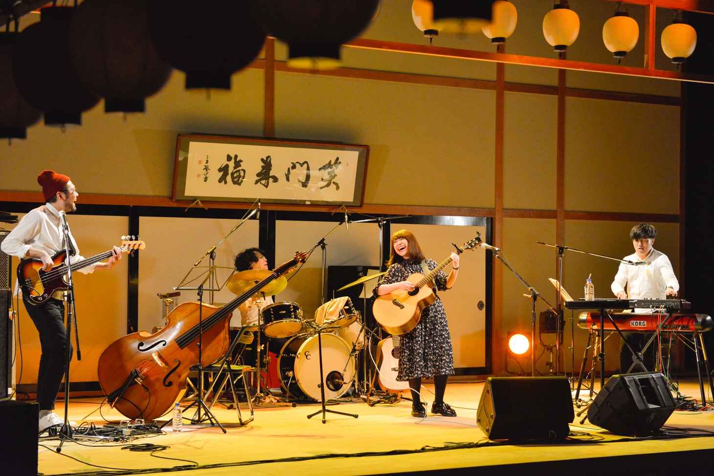 「関取花ワンマンライブ ～年末だョ！全員集合～」の様子。（撮影：高田梓）