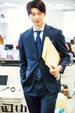 「with」2月号より、竹内涼真。