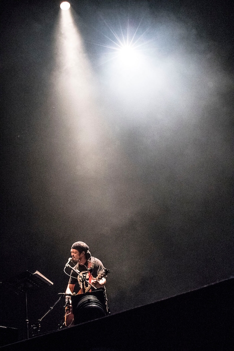 「全国弾き語りツアー『PEACE OUT』」ファイナル東京・中野サンプラザホール公演の様子。