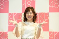キャッチフレーズを披露する渡辺麻友（AKB48）。