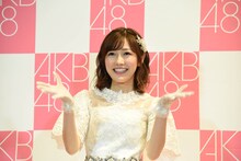 キャッチフレーズを披露する渡辺麻友（AKB48）。